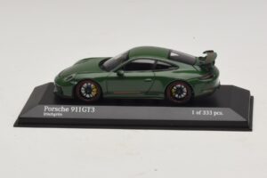 Porsche 911 991.2 GT3 Green Minichamps 1:43 410066028 Diecast
