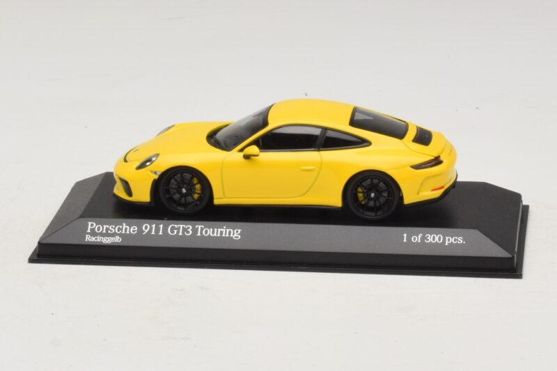 Porsche 911 991.2 GT3 Touring Yellow Minichamps 1:43 410067421 Diecast