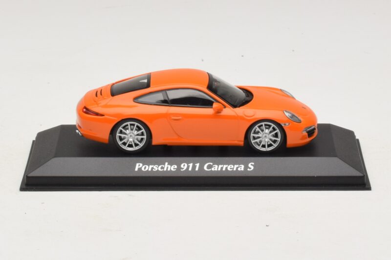 Porsche 911 991 Carrera S Orange Maxichamps 1:43 940060221 Diecast