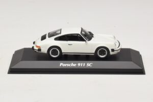 Porsche 911 SC White Maxichamps 1:43 940062020 Diecast