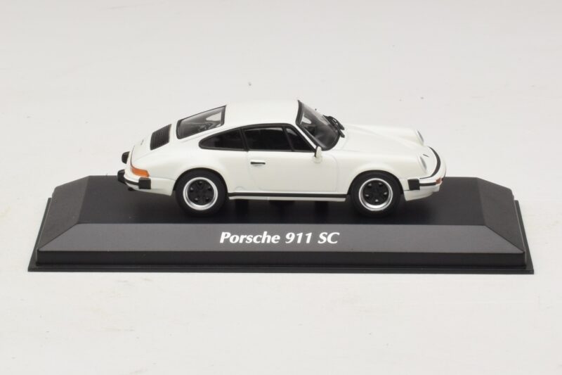 Porsche 911 SC White Maxichamps 1:43 Porsche 911 SC White Maxichamps 1:43 940062020 Diecast