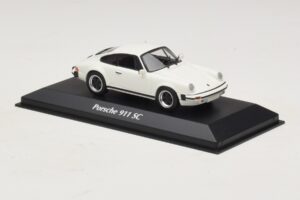 Porsche 911 SC White Maxichamps 1:43 940062020 Diecast - image 3 of 5