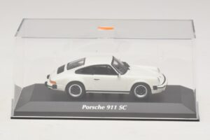 Porsche 911 SC White Maxichamps 1:43 940062020 Diecast - image 4 of 5