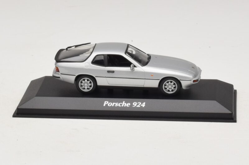 Porsche 924 Silver Maxichamps 1:43 Porsche 924 Silver Maxichamps 1:43 940062120 Diecast