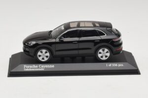 Porsche Cayenne Black Metallic Minichamps 1:43 410066301 Diecast
