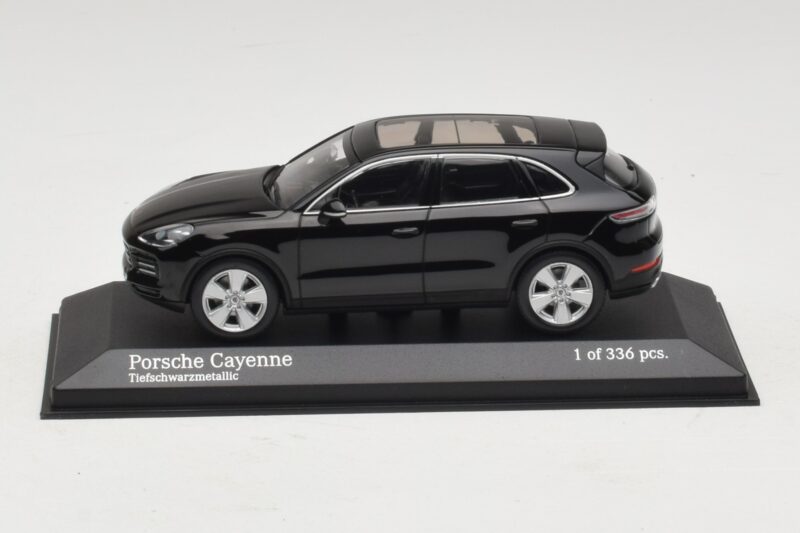 Porsche Cayenne Black Metallic Minichamps 1:43 Porsche Cayenne Black Metallic Minichamps 1:43 410066301 Diecast