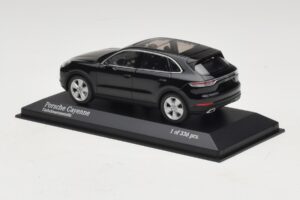 Porsche Cayenne Black Metallic Minichamps 1:43 410066301 Diecast - image 3 of 5