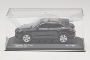 Porsche Cayenne Black Metallic Minichamps 1:43 410066301 Diecast - image 4 of 5