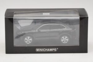 Porsche Cayenne Black Metallic Minichamps 1:43 410066301 Diecast - image 5 of 5