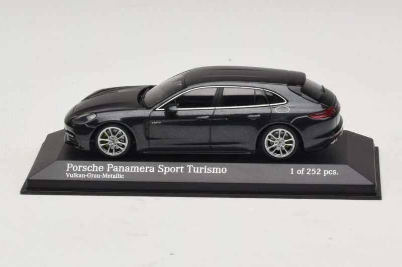 Porsche Panamera 971 4 E-Hybrid Sport Turismo Grey Minichamps 1:43 Porsche Panamera 971 4 E-Hybrid Sport Turismo Grey Minichamps 1:43 410066112 Diecast