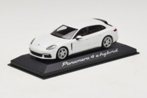 Porsche Panamera 971 4 E-Hybrid White Minichamps 1:43 WAP0207620H Diecast - image 2 of 5