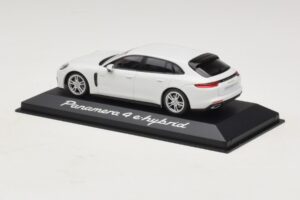 Porsche Panamera 971 4 E-Hybrid White Minichamps 1:43 WAP0207620H Diecast - image 3 of 5