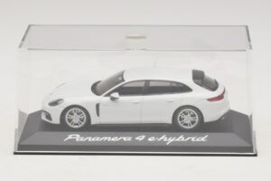 Porsche Panamera 971 4 E-Hybrid White Minichamps 1:43 WAP0207620H Diecast - image 4 of 5