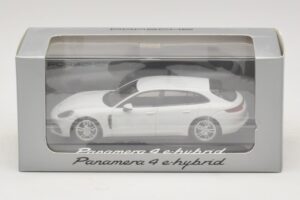 Porsche Panamera 971 4 E-Hybrid White Minichamps 1:43 WAP0207620H Diecast - image 5 of 5