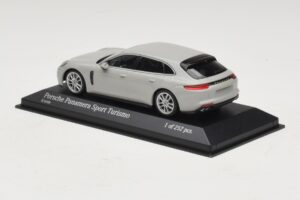 Porsche Panamera 971 Sport Turismo 4E-Hybrid Grey Minichamps 1:43 410066114 Diecast - image 3 of 5