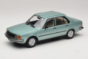 Renault 18 Light Green MCG 1:18 MCG18596 Diecast