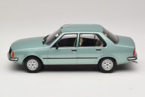 Renault 18 Light Green MCG 1:18 MCG18596 Diecast - image 3 of 6
