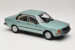 Renault 18 Light Green MCG 1:18 MCG18596 Diecast - image 4 of 6