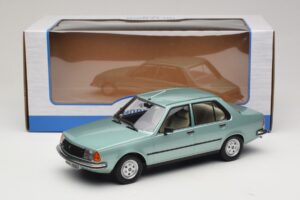 Renault 18 Light Green MCG 1:18 MCG18596 Diecast - image 6 of 6