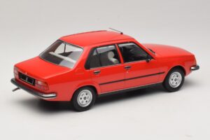 Renault 18 Red MCG 1:18 MCG18595 Diecast - image 2 of 6