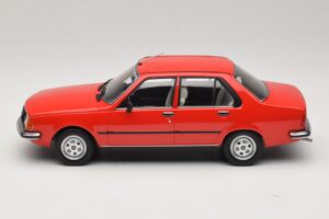Renault 18 Red MCG 1:18 MCG18595 Diecast - image 3 of 6