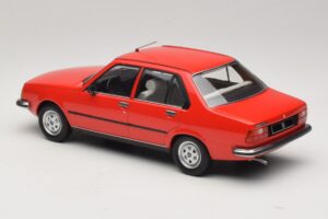 Renault 18 Red MCG 1:18 MCG18595 Diecast - image 5 of 6