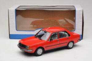 Renault 18 Red MCG 1:18 MCG18595 Diecast - image 6 of 6