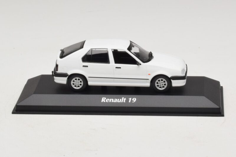 Renault 19 White Maxichamps 1:43 940113700 Diecast