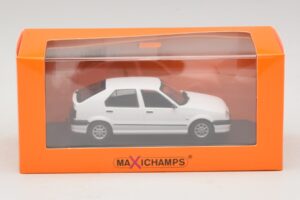 Renault 19 White Maxichamps 1:43 940113700 Diecast - image 5 of 5