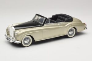 Rolls-Royce Silver Cloud II Silver Solido 1:18 8006 Diecast