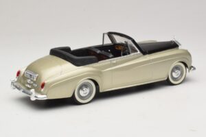Rolls-Royce Silver Cloud II Silver Solido 1:18 8006 Diecast - image 2 of 6