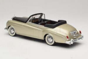 Rolls-Royce Silver Cloud II Silver Solido 1:18 8006 Diecast - image 5 of 6