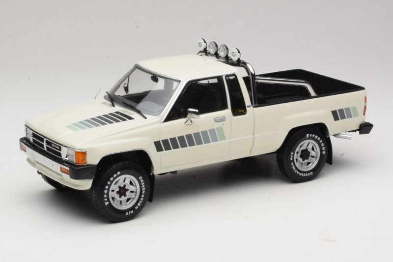 Toyota Hilux N50 Xtra Cab 4x4 White KK-Scale 1:18 Toyota Hilux N50 Xtra Cab 4x4 White KK-Scale 1:18 KKDC181564 Diecast