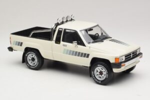 Toyota Hilux N50 Xtra Cab 4x4 White KK-Scale 1:18 KKDC181564 Diecast - image 4 of 6