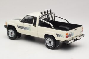 Toyota Hilux N50 Xtra Cab 4x4 White KK-Scale 1:18 KKDC181564 Diecast - image 5 of 6