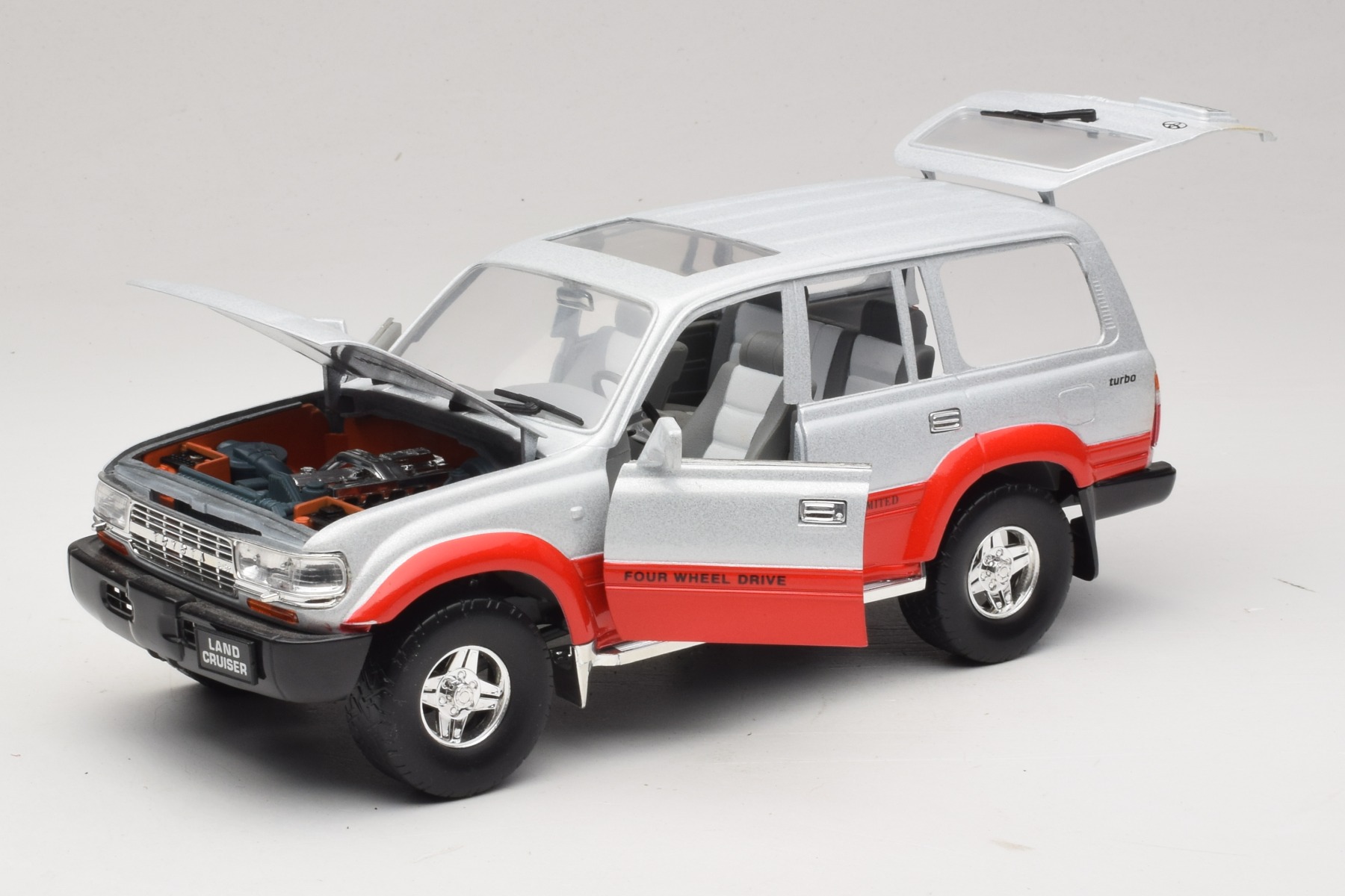 Road Legends Toyota Land Cruiser J80 1:18 Diecast 1992