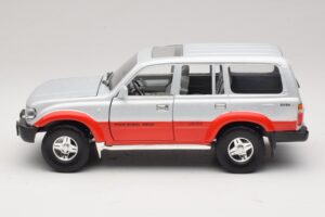 Toyota Land Cruiser J80 Silver Red Road Legends 1:18 92098 Diecast - image 4 of 8
