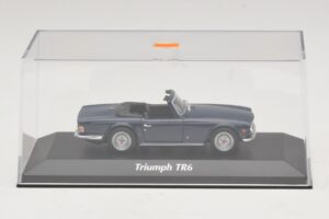 Triumph TR6 Dark Blue Maxichamps 1:43 940132570 Diecast - image 4 of 5
