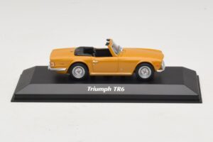 Triumph TR6 Orange Maxichamps 1:43 940132571 Diecast