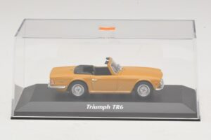 Triumph TR6 Orange Maxichamps 1:43 940132571 Diecast - image 4 of 5
