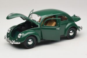 Volkswagen Beetle Green Maisto 1:18 32820 Diecast - image 2 of 8