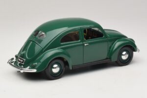 Volkswagen Beetle Green Maisto 1:18 32820 Diecast - image 3 of 8