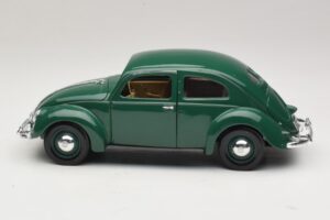 Volkswagen Beetle Green Maisto 1:18 32820 Diecast - image 4 of 8