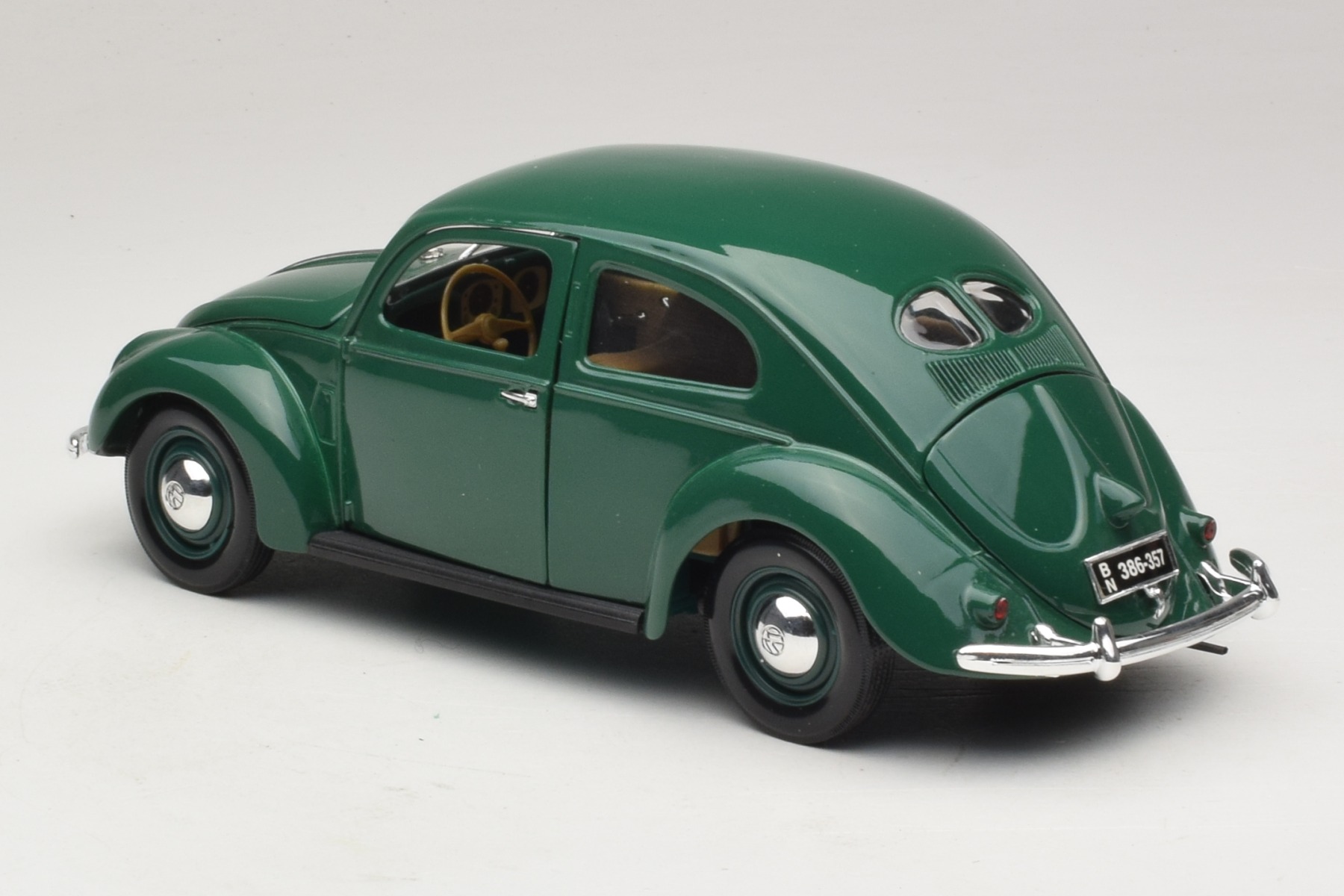 Maisto VW Beetle 1:18 Diecast Model Green Coupe 1951