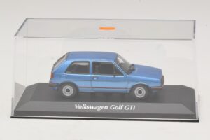 Volkswagen Golf GTI Mk2 Blue Metallic Maxichamps 1:43 940054120 Diecast - image 4 of 5