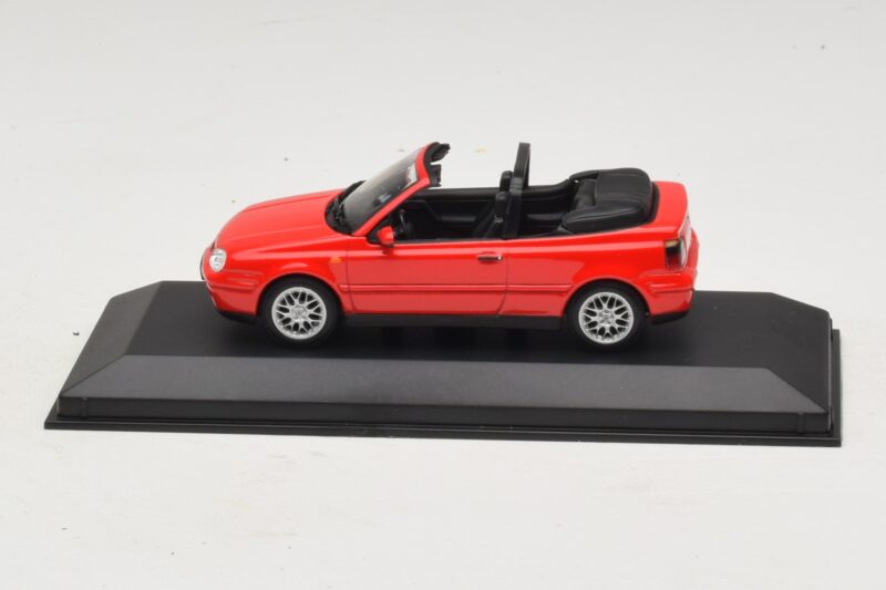 Volkswagen Golf Mk4 Cabriolet Red Dealer Edition Minichamps 1:43 Volkswagen Golf Mk4 Cabriolet Red Dealer Edition Minichamps 1:43 GOLF006 Diecast