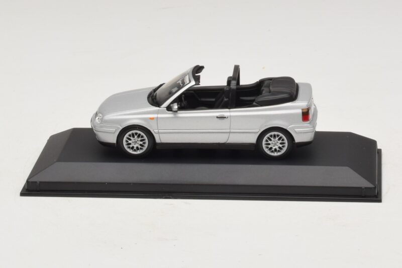 Volkswagen Golf Mk4 Cabriolet Silver Dealer Edition Minichamps 1:43 Volkswagen Golf Mk4 Cabriolet Silver Dealer Edition Minichamps 1:43 GOLF004 Diecast