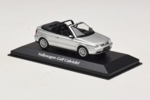 Volkswagen Golf Mk4 Cabriolet Silver Maxichamps 1:43 940058331 Diecast - image 3 of 5