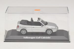 Volkswagen Golf Mk4 Cabriolet Silver Maxichamps 1:43 940058331 Diecast - image 4 of 5