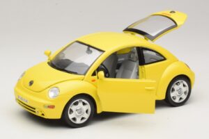Volkswagen New Beetle A4 Yellow Bburago 1:18 3302 Diecast - image 2 of 8